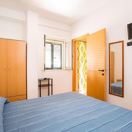 One Love Apartments Lupetto Bagian luar foto